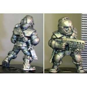   Hasslefree Miniatures Grymn   Alun. Male trooper w/ SMG Toys & Games