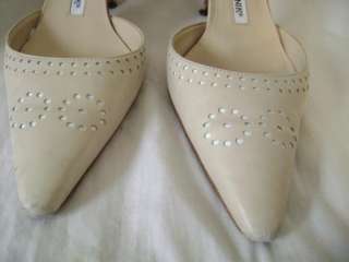 Manolo Blahnik 35.5 5 1/2 Shoes Dorsay Heels Beige  