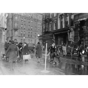  1917 photo Street scene near G Street, Washington, D.C 