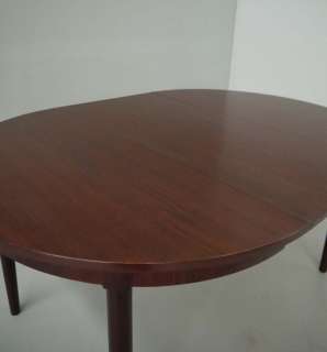DANISH MODERN ROUND ROSEWOOD EXTENDING DINING TABLE  
