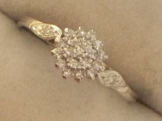 VINTAGE 9CT WHITE GOLD DAISY DIAMOND CLUSTER RING  