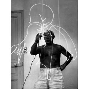  Pablo Picasso Using Flashlight to Make Light Drawing in 