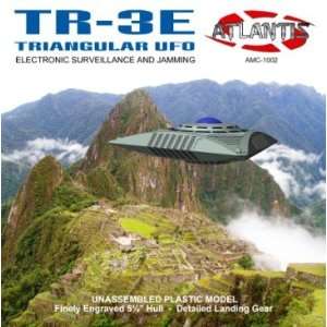   TR3E Triangular UFO 5 1/4 Hull w/Landing Gear Kit Toys & Games
