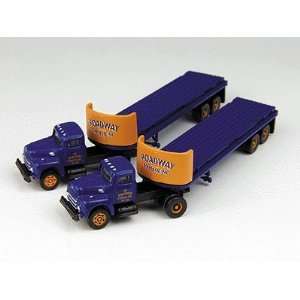   Roadway Semi Tractor/32 Round Nose Flatbed Trailer (2) Toys & Games