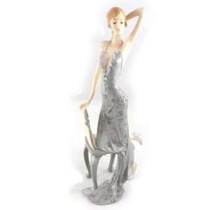    Statuette Belle Epoque silver plated grey.