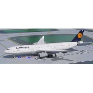   Lufthansa A340 200 Bremerhaven Model Airplane 