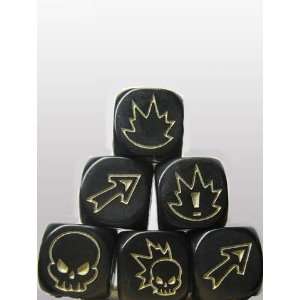  Flaming Skull Dice   Black w/ Gold Toys & Games