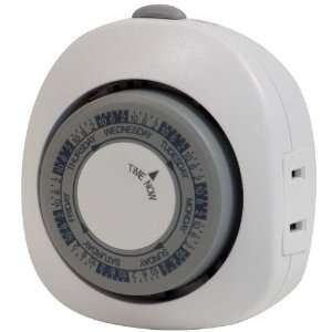 Globe Indoor Mechanical Vacation Timer with Random Settings #2421301