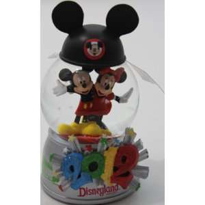 Disney 2012 Mickey & Minnie Mouse Snow Globe   Disney Parks Exclusive 