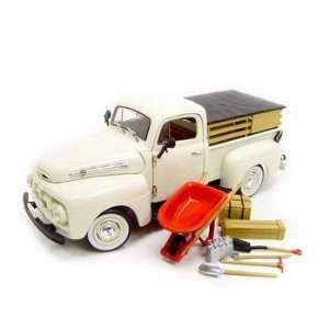  1952 FORD PICKUP WHITE W/TOOLS 124 DIECAST MODEL 