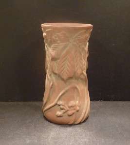 Peters and Reed Moss Aztec Vase   8 1/4   MINT  