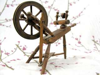   Dollhouse Working Miniature Spinning Wheel Wooden/Wood Vintage  