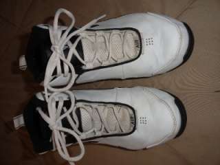   Size 8 Nike Air Sneakers Black and White GUC Running Basketball  
