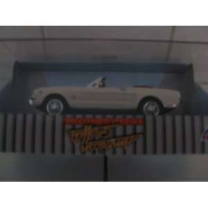   Graffiti 1964 1/2 Ford Mustang Convertible 124 Die Cast Toys & Games