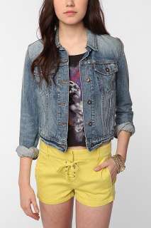 Levis Trucker Jacket   Light Wash   Urban Outfitters