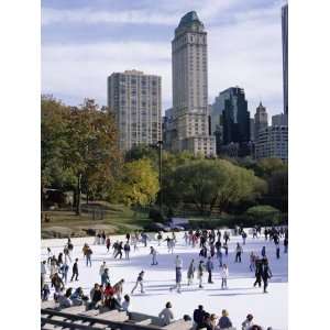 People Skating in Central Park, Manhattan, New York City 