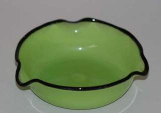 This is a very decorative and highly collectible design ashtray bowl 