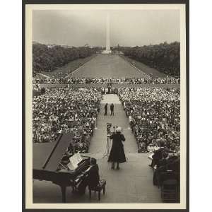   audience,Washington Monument,service,Harold Ickes,1952