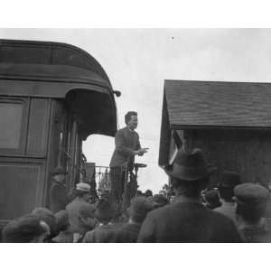 1900 photo Robert M. La Follette speaking from rear platform of train 