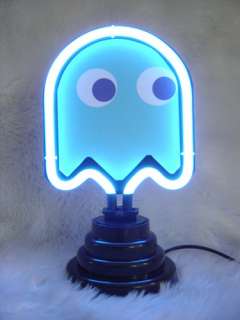 This new PACMAN neon light with table top stand will getyou a lot of 